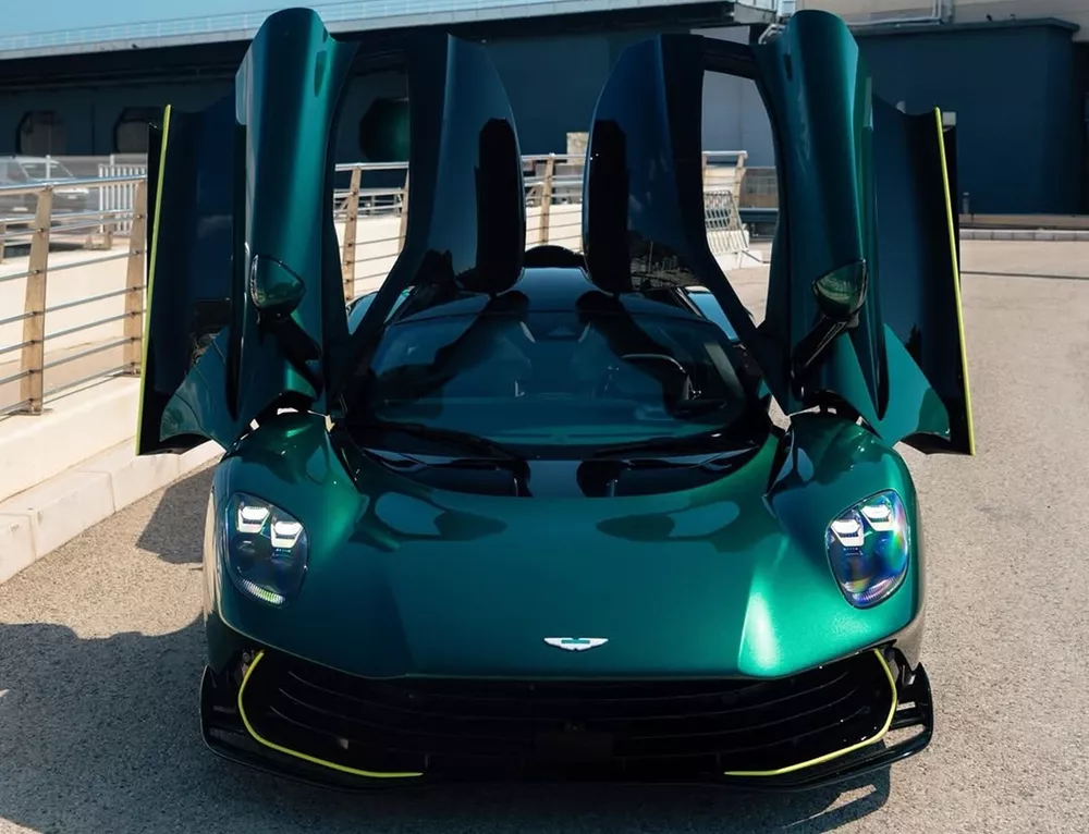 Τσιτσιπάς Aston Martin Valhalla