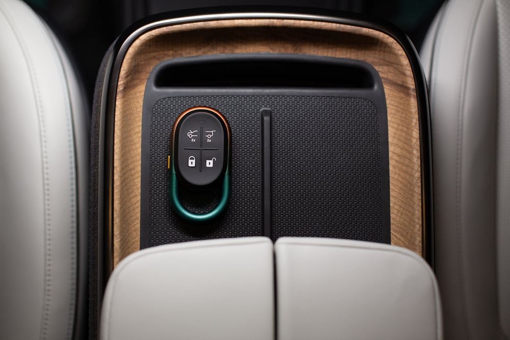 Rivian R1S Quad Pebble Beach