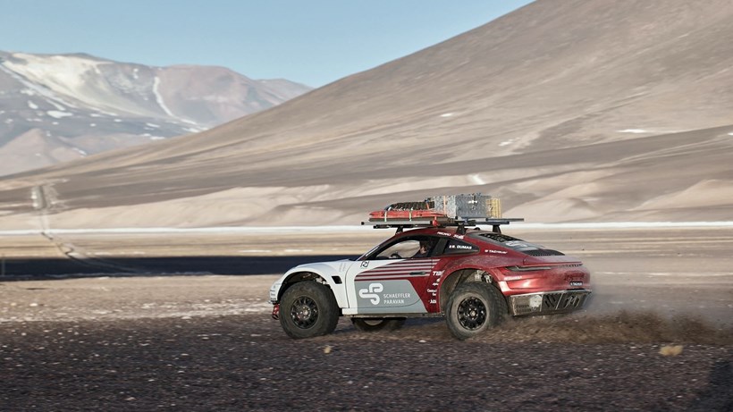 Porsche 911 Chile Volcano