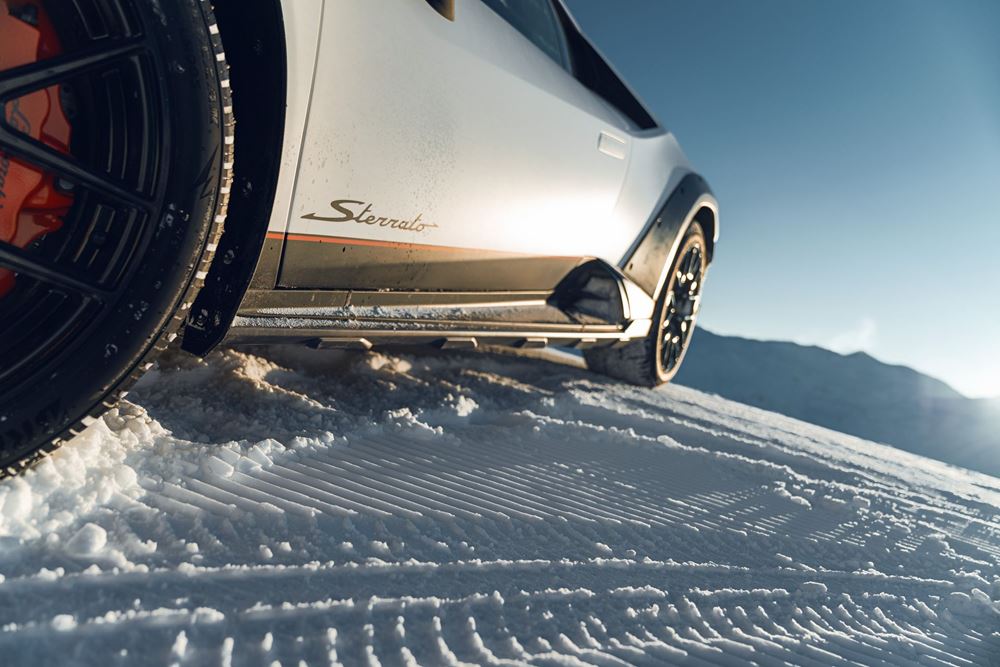 Lamborghini Huracan Sterrato στο χιόνι