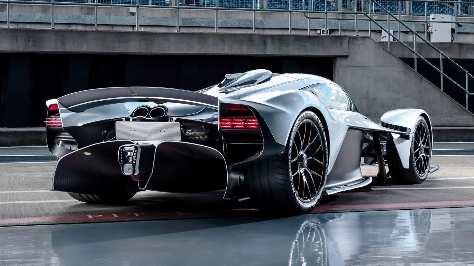Aston Martin Valkyrie Ricciardo