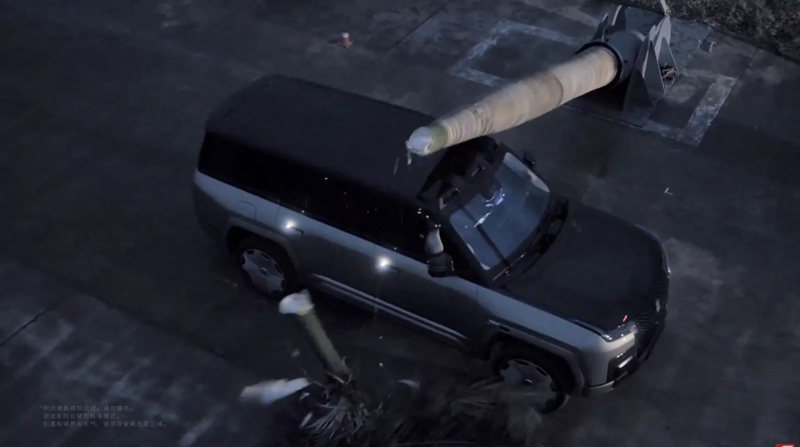 BYD Yangwang U8 πτώση δέντρου