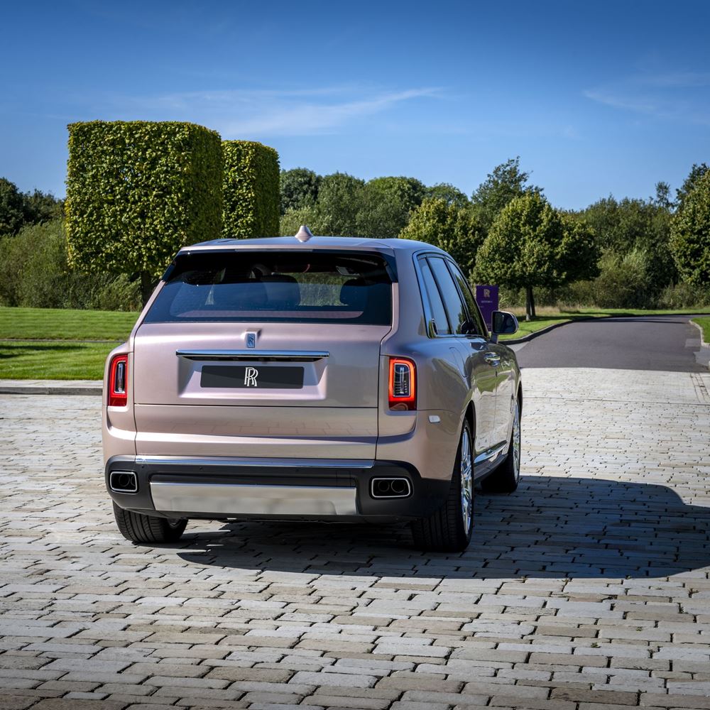 Rolls-Royce Cullinan Pearl Rose