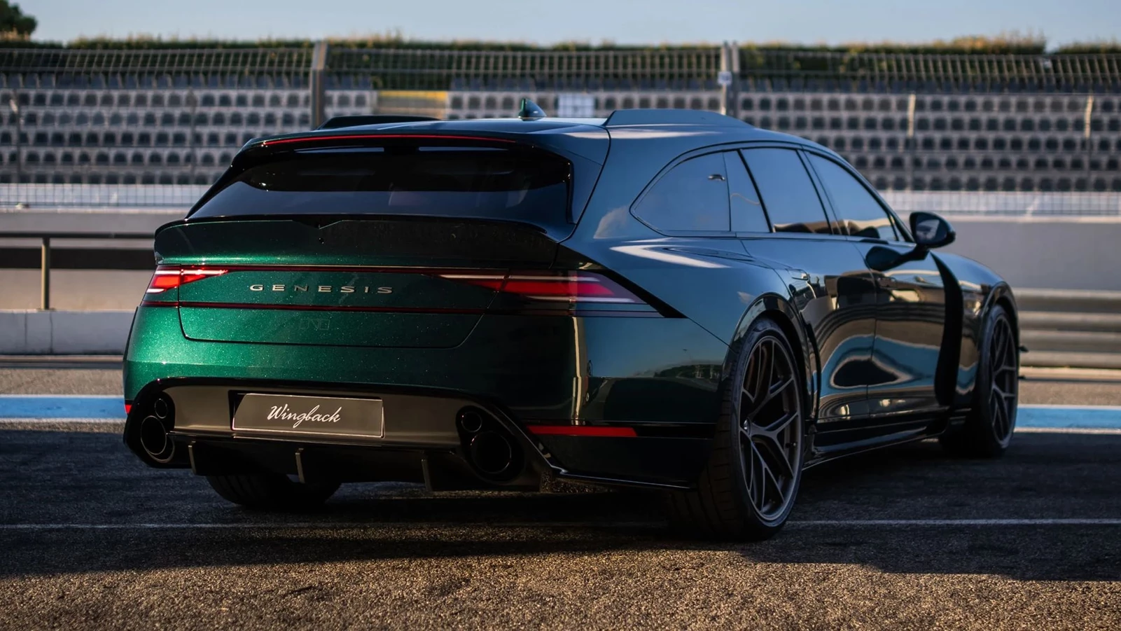 Genesis G90 Wingback