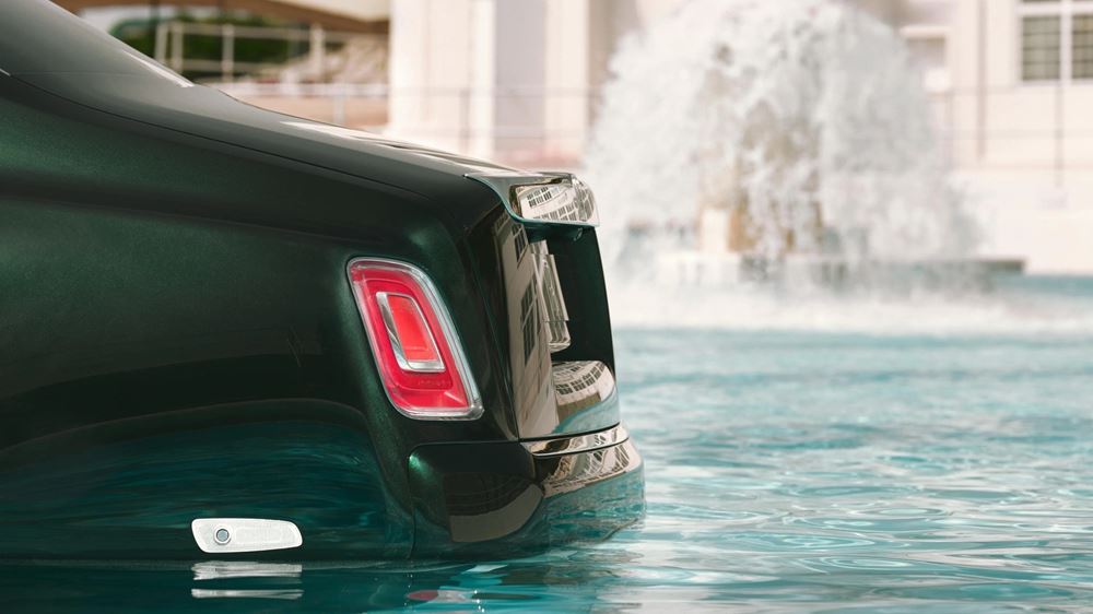 Rolls-Royce Phantom pool