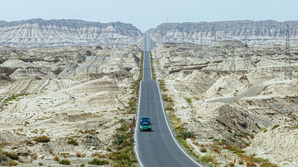 Porsche Taycan Cross Turismo Tibet