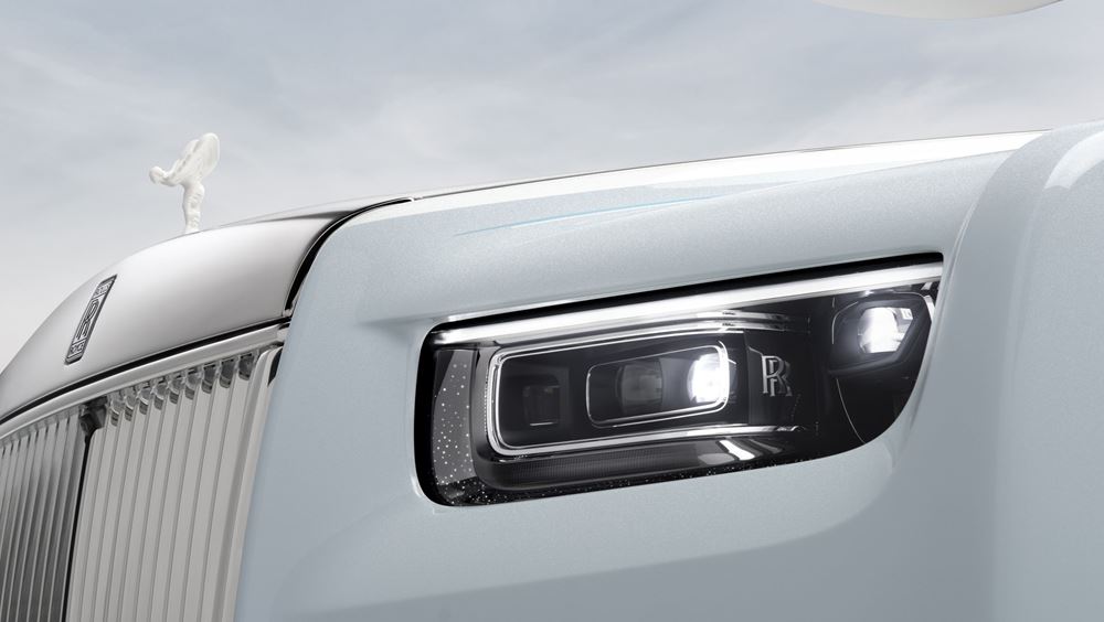 Rolls-Royce Phantom Scintilla με την Νίκη της Σαμοθράκης