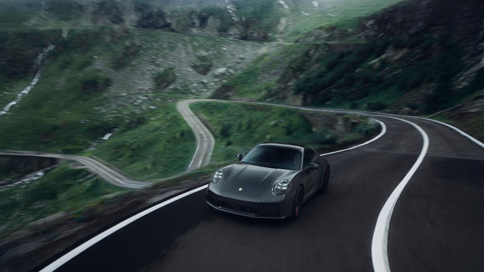 Porsche 911 Carrera 4 GTS Transfagarasan