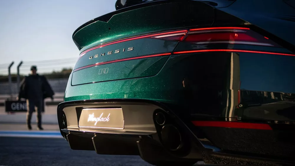 Genesis G90 Wingback