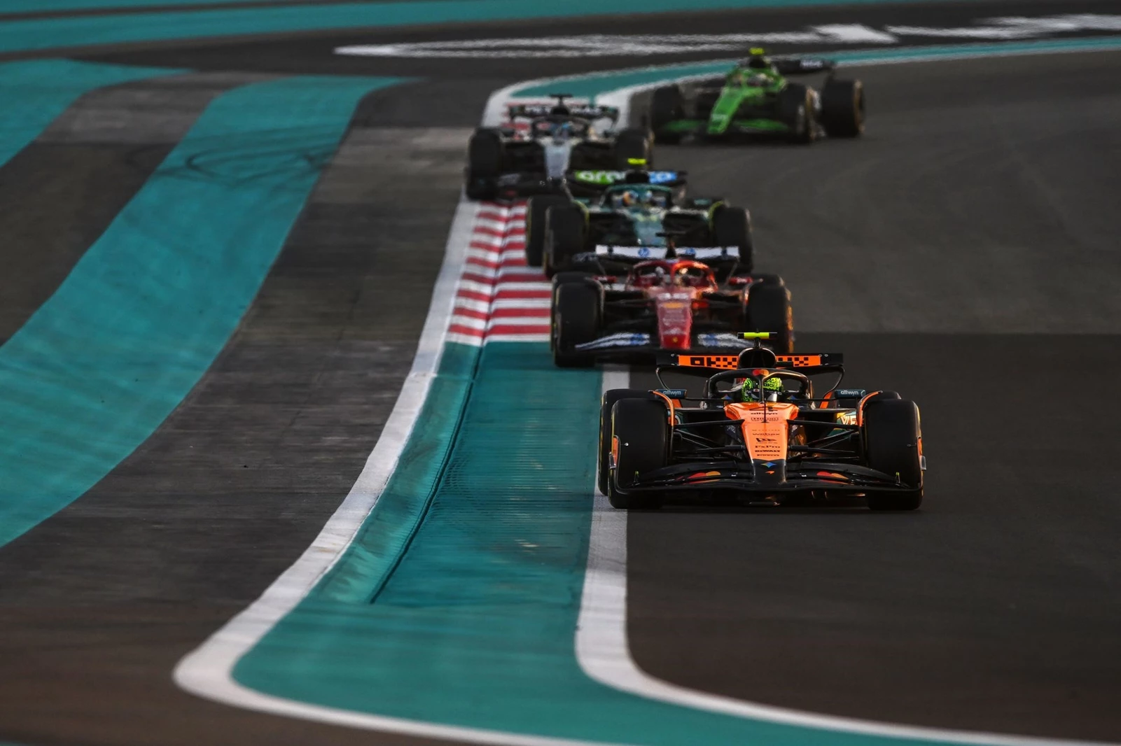 F1 GP Άμπου Ντάμπι Αγώνας Κυριακής