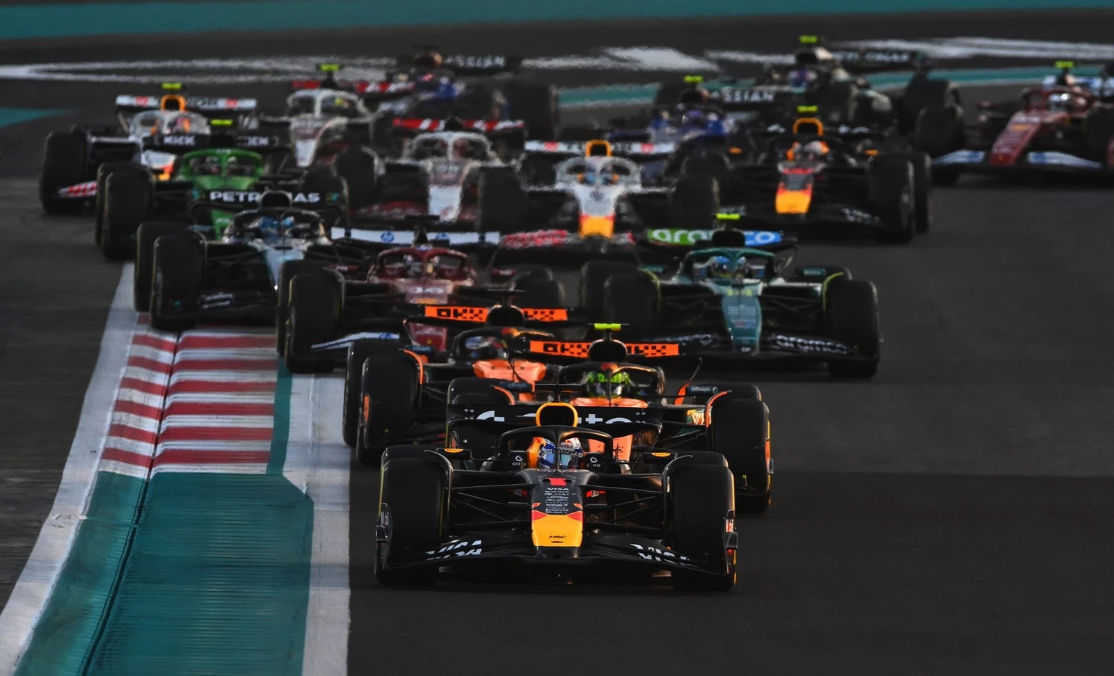 F1 GP Άμπου Ντάμπι Αγώνας Κυριακής