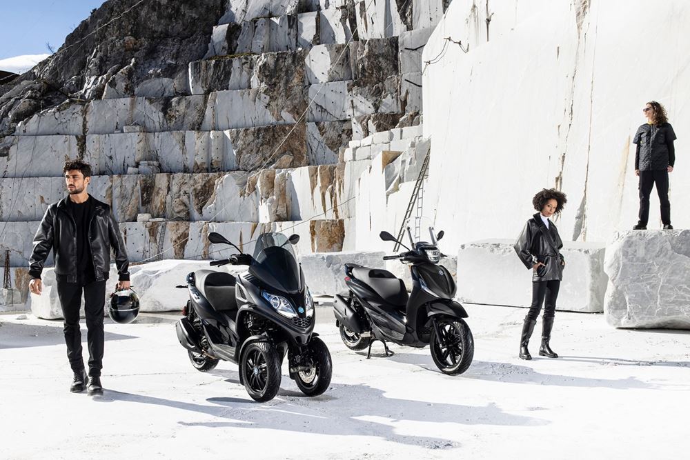Piaggio MP3 300 &amp;amp; Beverly Deep Black