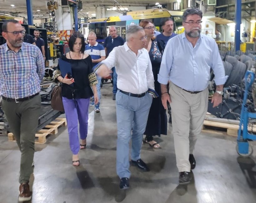 Τρόλεϊ Αθήνα Υφυπουργός Βασίλης Οικονόμου στο αμαξοστάσιο