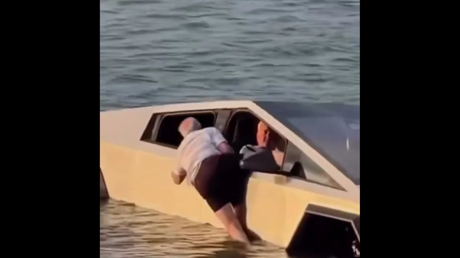 Tesla Cybertruck λίμνη