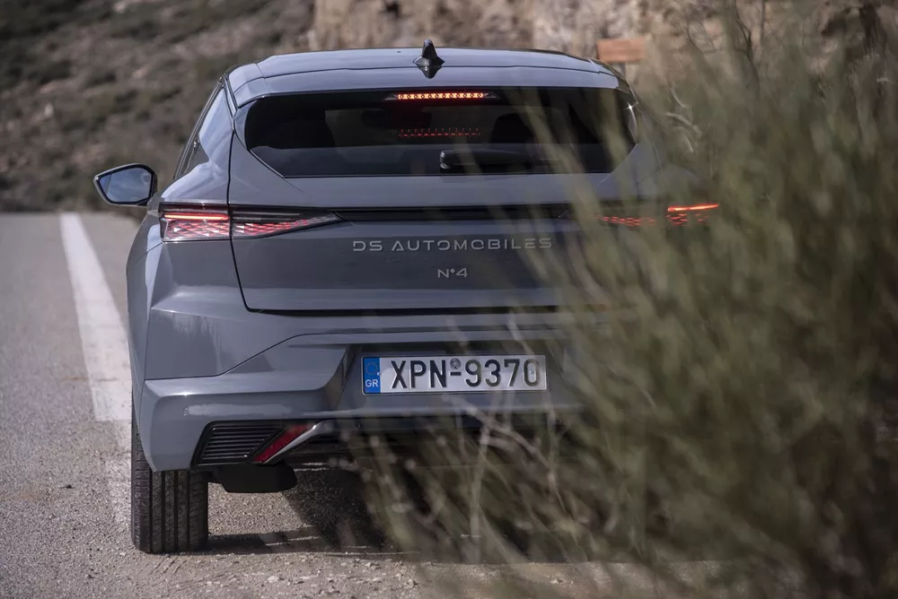 DS No4 Hybrid