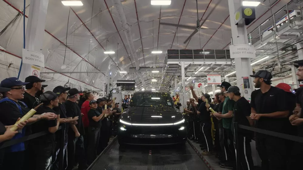 Tesla 10 εκατομμύρια οχήματα