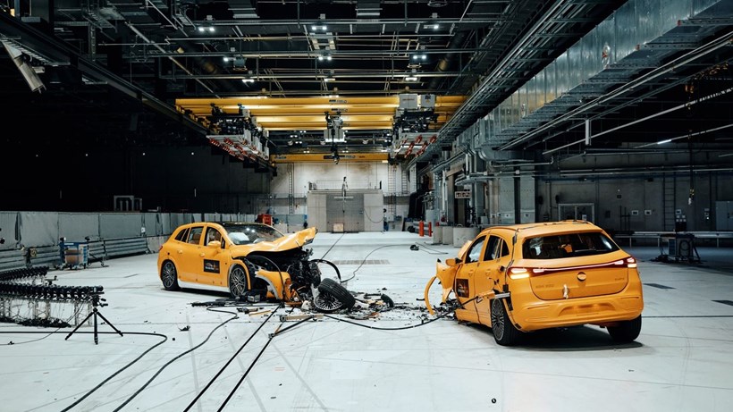 Mercedes crash test