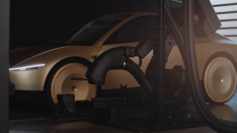 Tesla Robotaxi αυτόματο σύστημα καθαρισμού