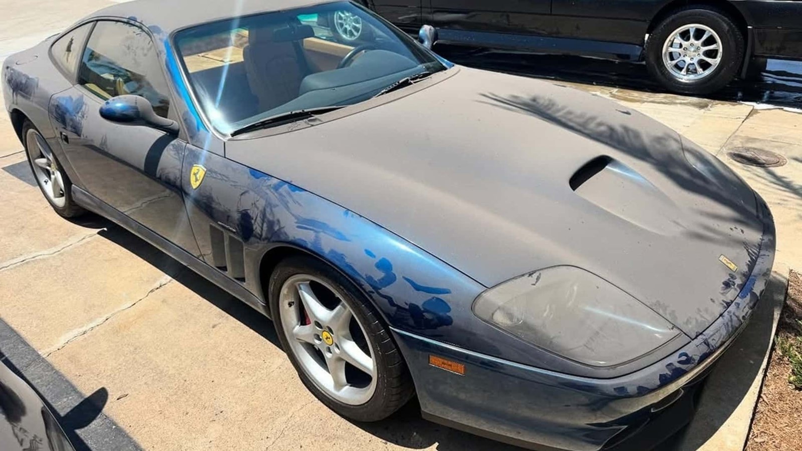 Ferrari 550 Maranello garage