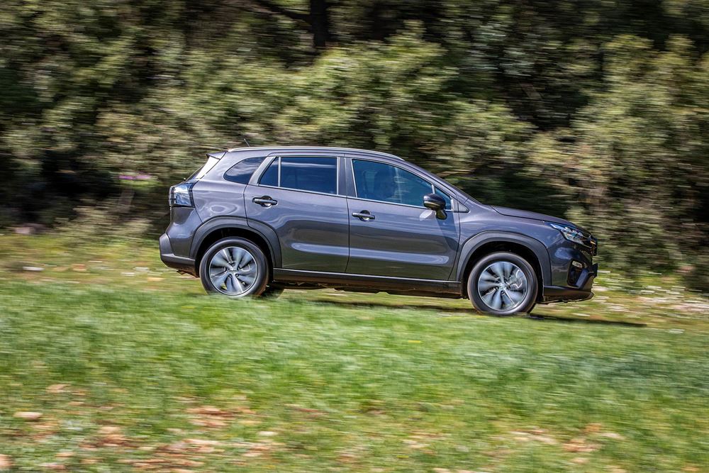 Suzuki S Cross Hybrid Test Drive