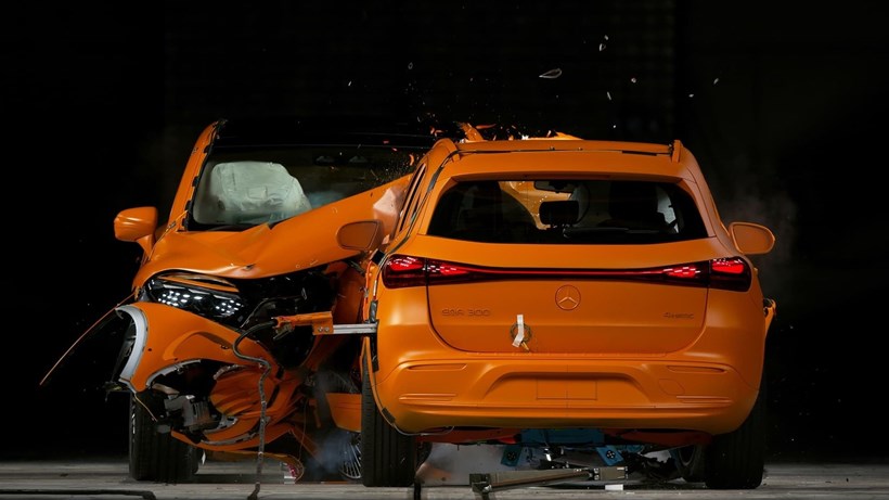 Mercedes crash test