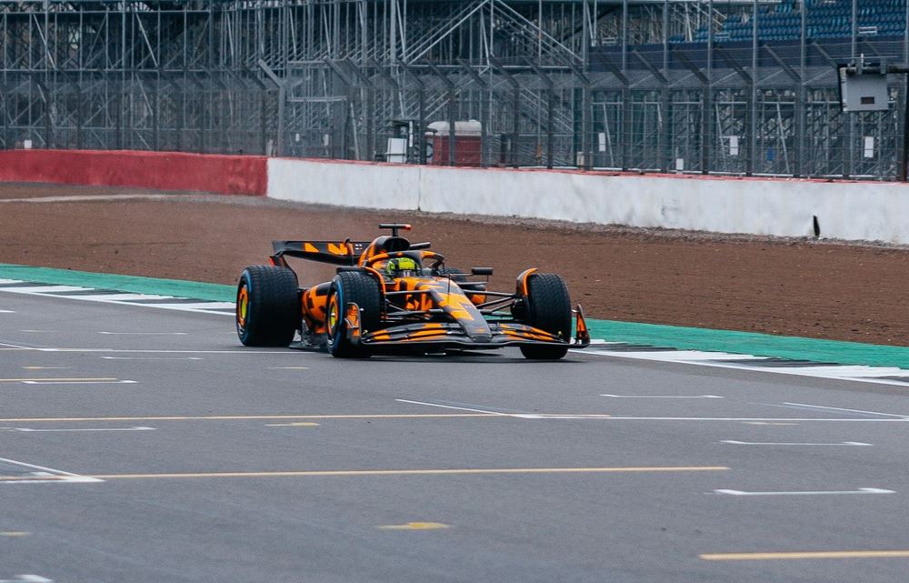 McLaren MCL39 Shakedown