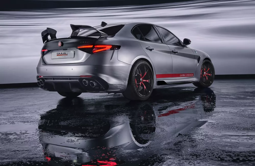 Alfa Romeo Giulia Quadrifoglio Luna Rossa