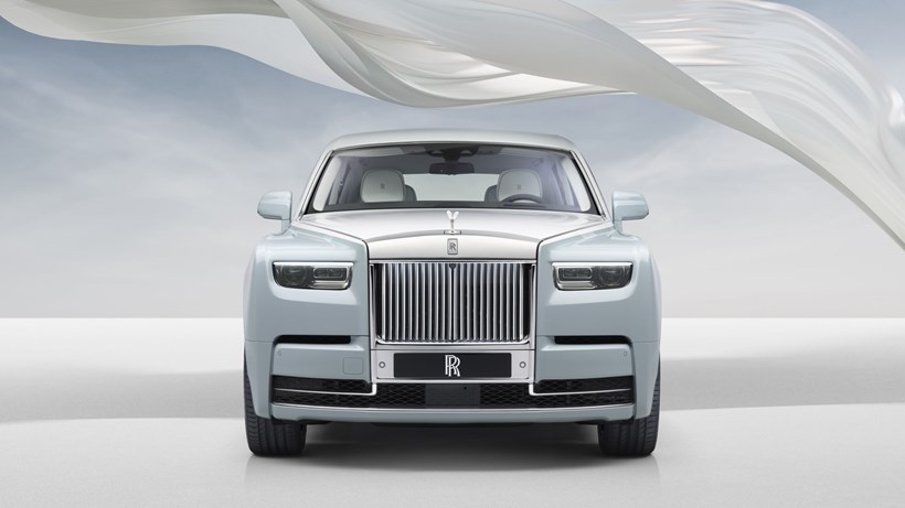 Rolls-Royce Phantom Scintilla με την Νίκη της Σαμοθράκης