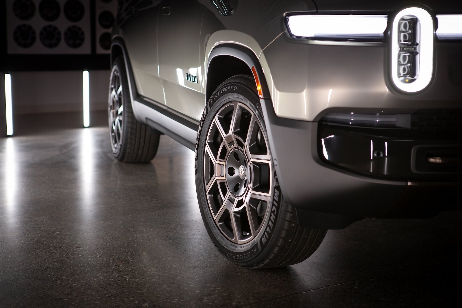 Rivian R1S Quad Pebble Beach