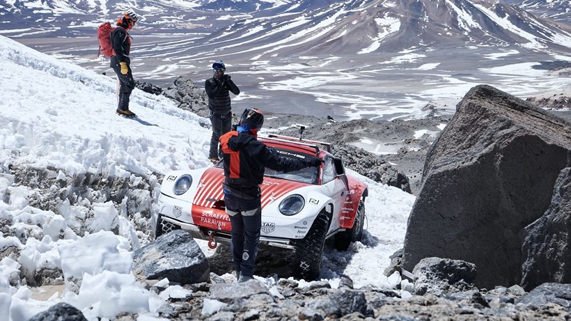 Porsche 911 Chile Volcano
