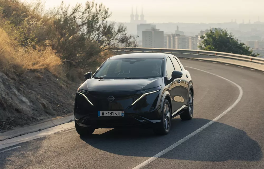 Nissan Ariya με ηλιακά πάνελ