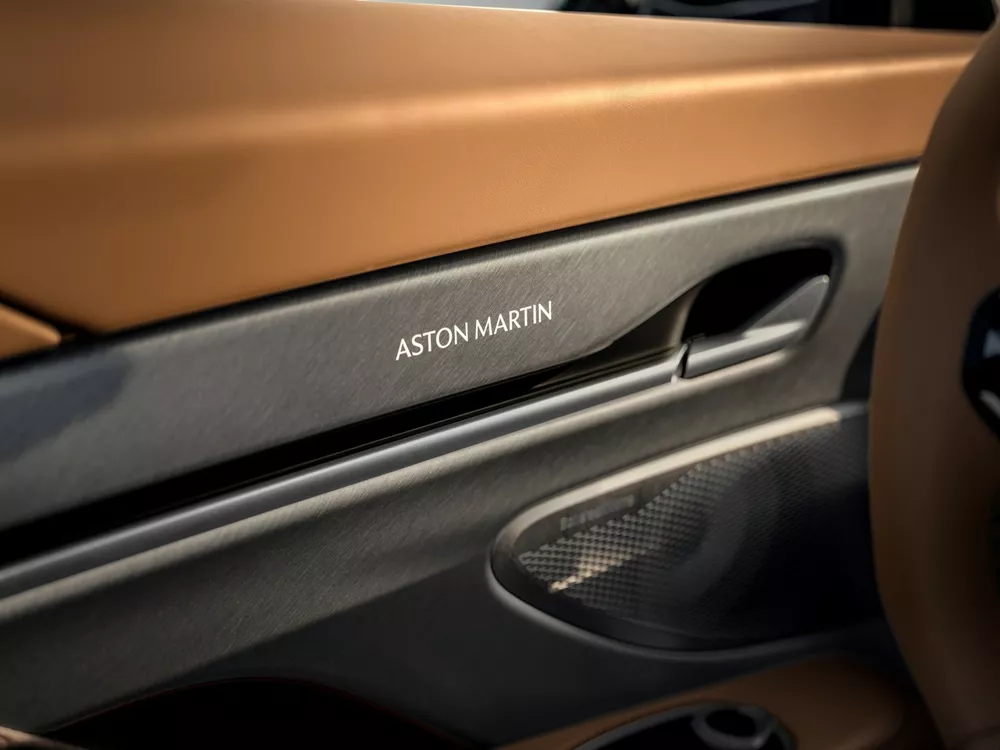 Aston Martin Vanquish 25