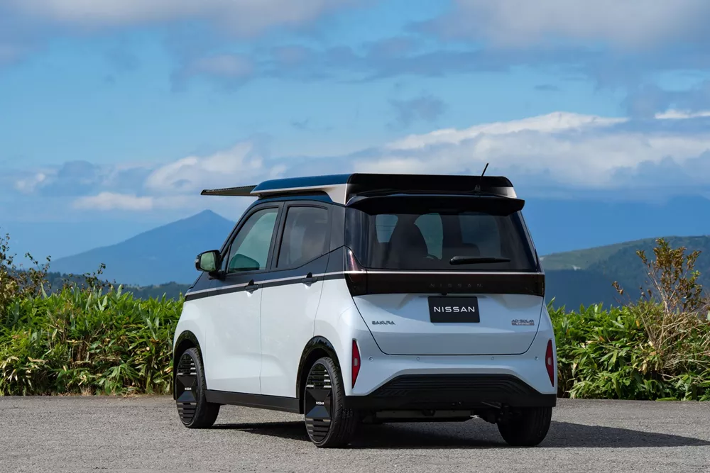 Nissan Sakura AO Solar ηλιακό πάνελ