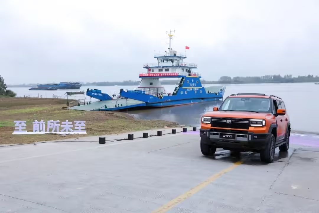 Chery Jetour Zongheng G700 διασχίζει το ποτάμι