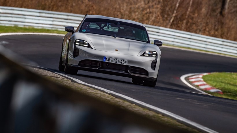 Η Porsche Taycan Turbo S σπάει το ρεκόρ ηλεκτρικών