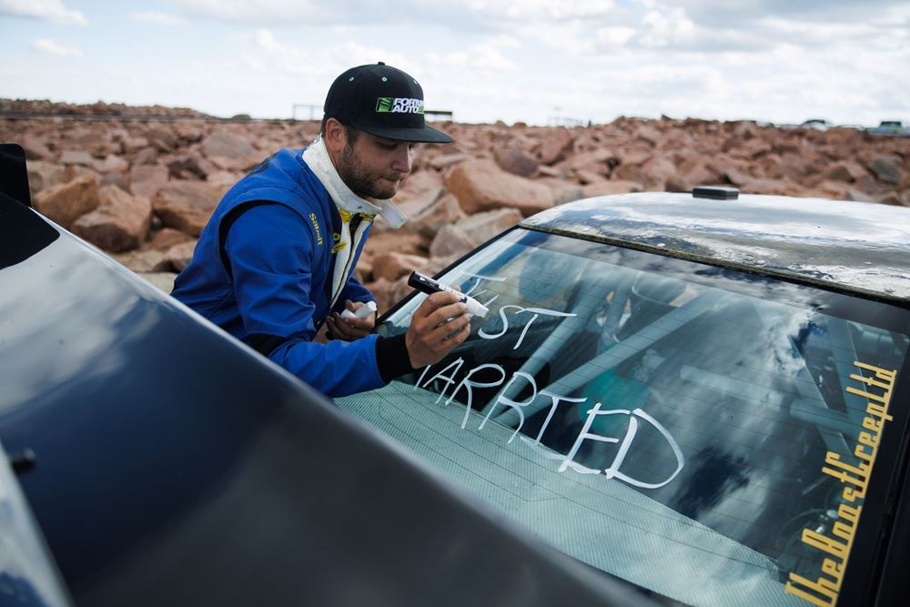 Pikes Peak 2024 Kendall Samuel Subaru Impreza γάμος στον τερματισμό