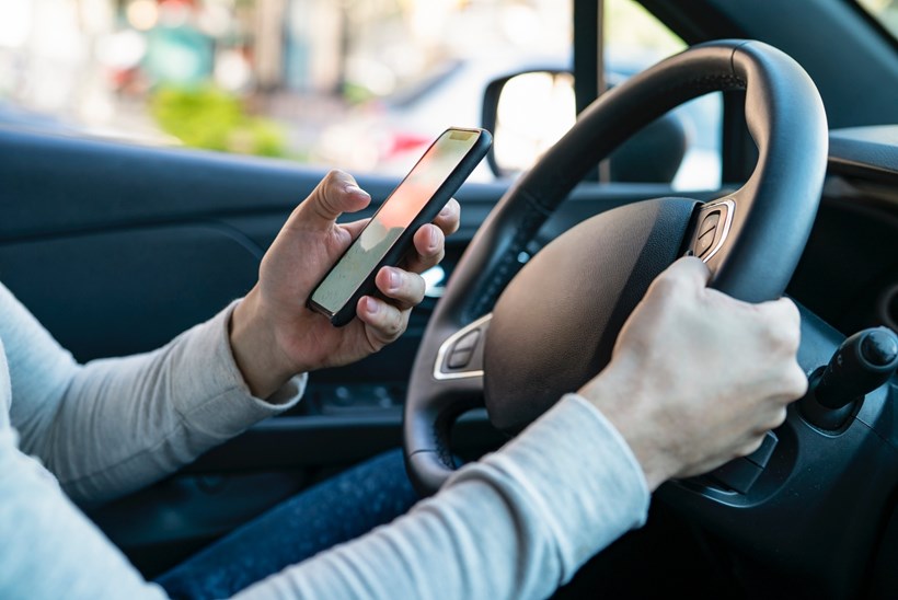 mobile phone in car