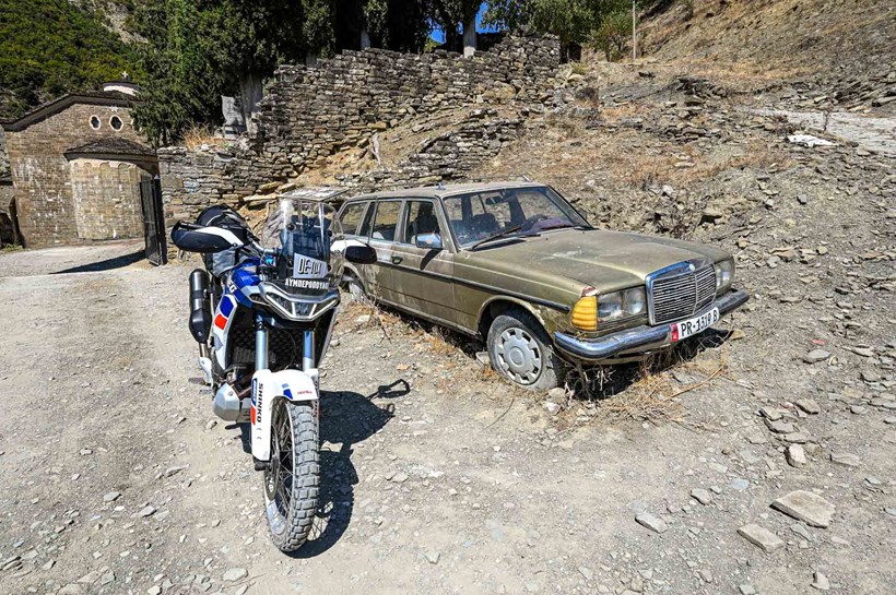 odoiporiko Albania Aprilia Tuareg