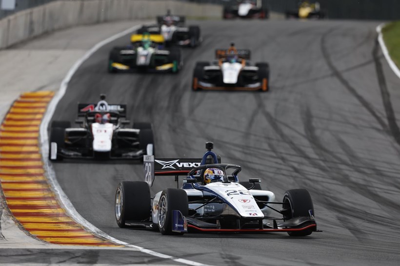 Jamie Chadwick γυναίκα οδηγός νίκητρια στο Indycar