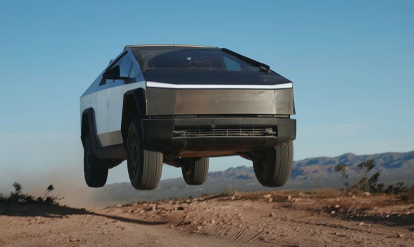 Tesla Cybertruck άλμα