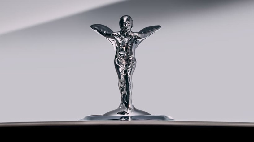 H Rolls Royce σκέφτεται ηλεκτρικά και αλλάζει το σήμα της