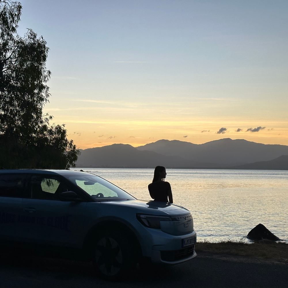 Ford Explorer Lexie Alford γύρος του κόσμου με ηλεκτρικό αυτοκίνητο