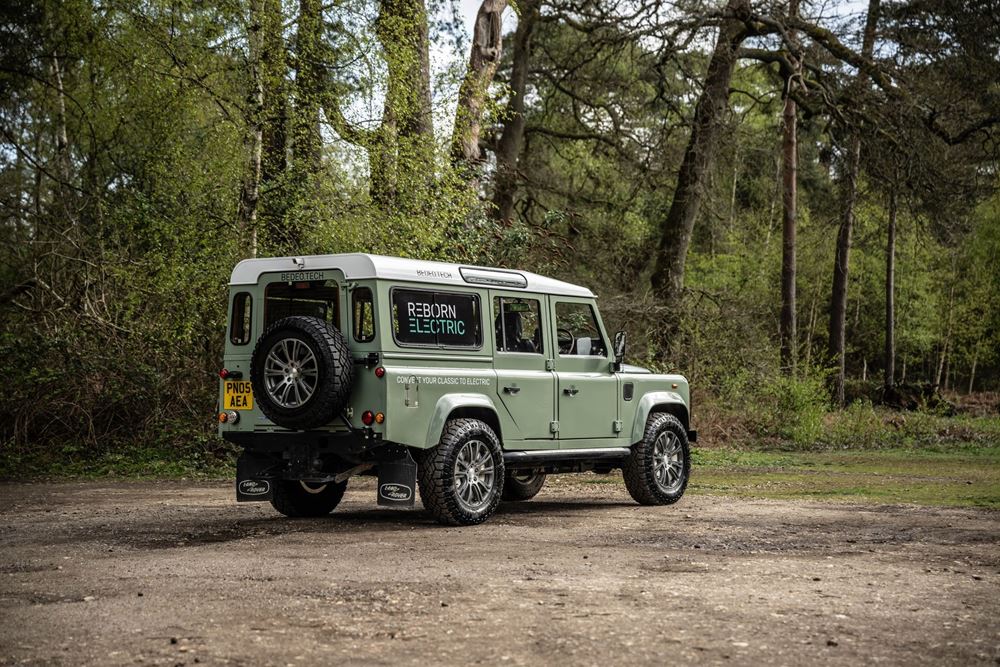 Land Rover Defender ηλεκτρικό Restomod Bedeo