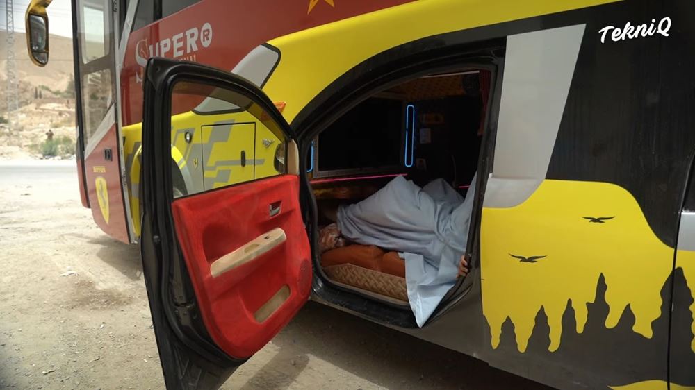 Πακιστάν πολυτελές τριπλό λεωφορείο