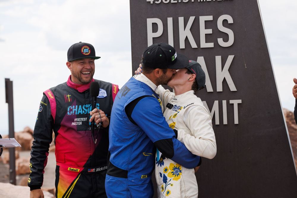 Pikes Peak 2024 Kendall Samuel Mary Barker Subaru Impreza γάμος στον τερματισμό