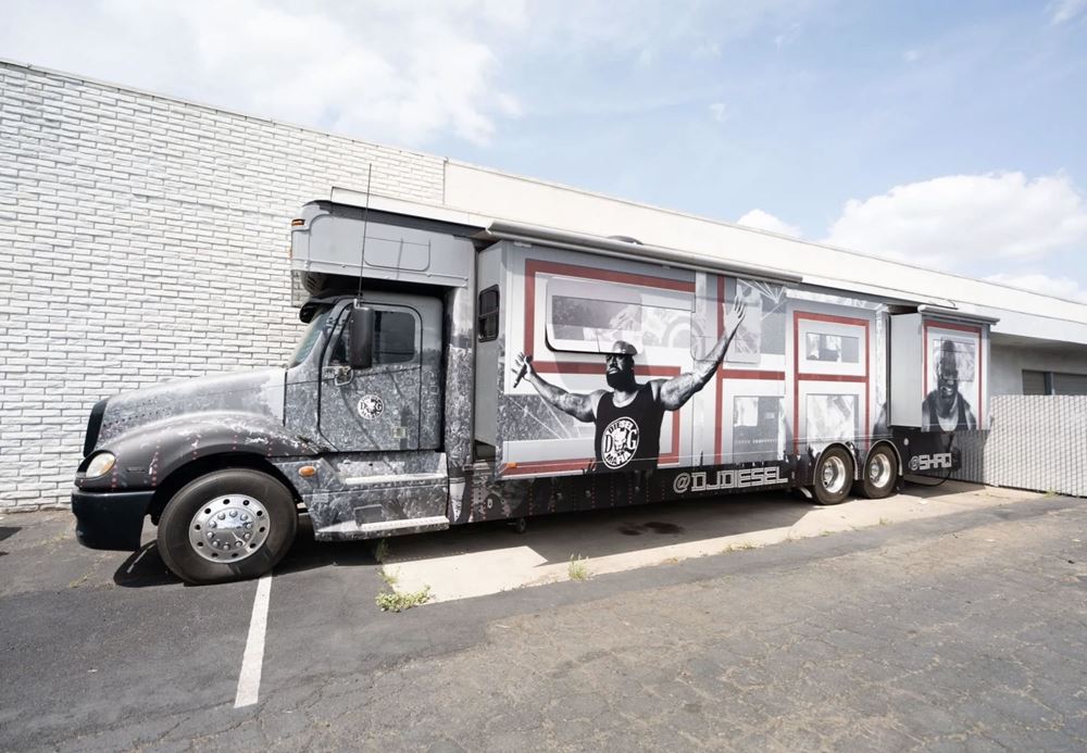 Shaquille Ο&amp;#39;Neal luxury bus