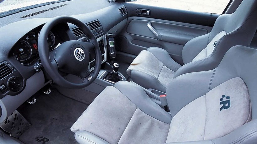Volkswagen Golf R32 εναντίον Volkswagen Golf R 20 Years Edition