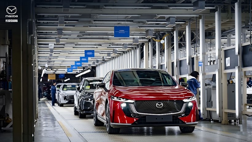 Mazda 6e αναχώρηση από Σαγκάη