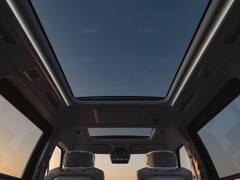 Volvo EM90 MPV