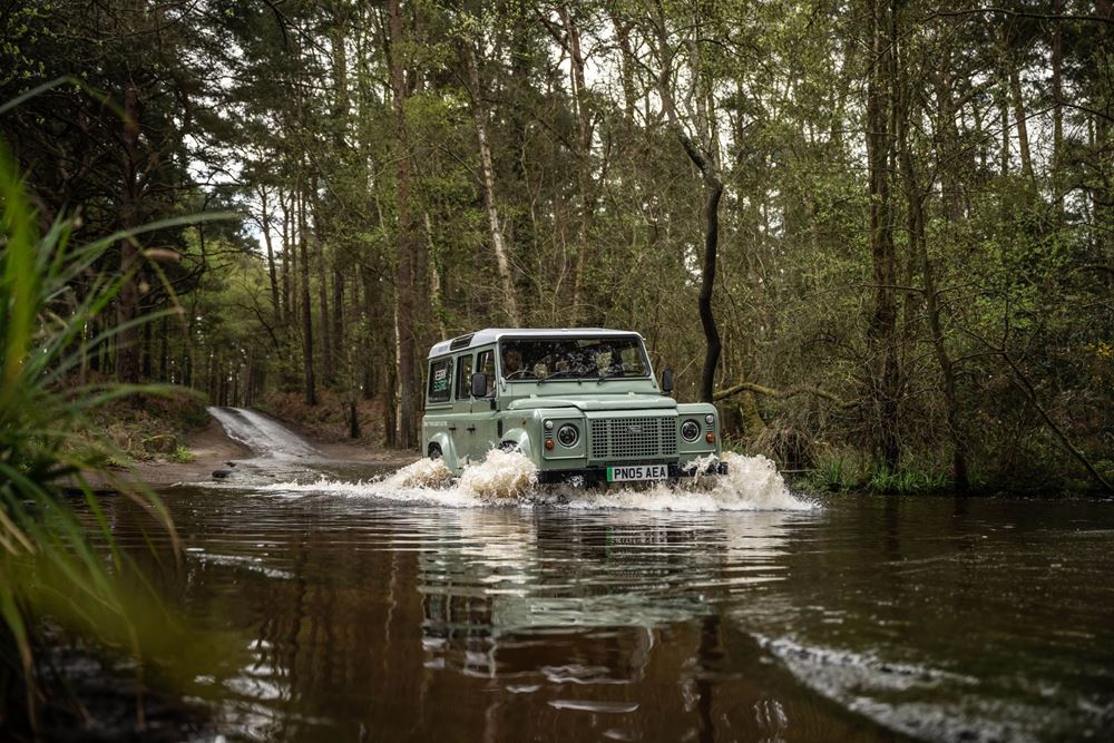 Land Rover Defender ηλεκτρικό Restomod Bedeo